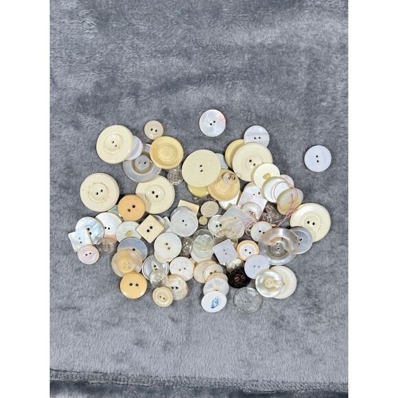 🦃 White Cream Buttons Assorted Sizes - Picture 6 of 8